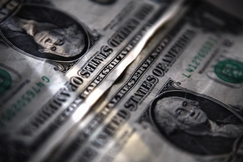 Доллар подрос на опасениях, связанных со стимулами От Investing.com