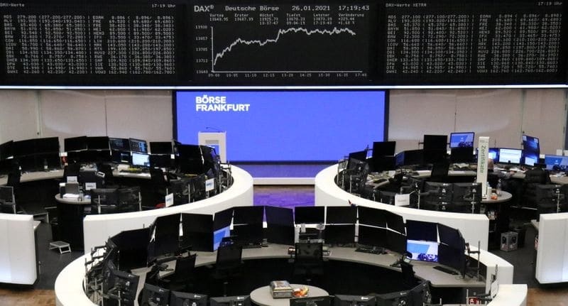 Европейские акции снижаются, LVMH растет благодаря хорошему отчету От Reuters