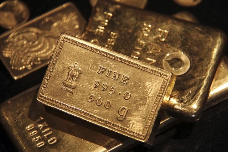 Фьючерсы на золото подешевели в ходе американских торгов От Investing.com