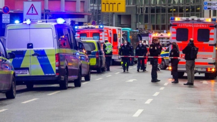 Мужчина с ножом напал на пешеходов у вокзала во Франкфурте-на-Майне
