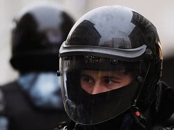 На несанкционированных акциях в Москве пострадали 39 силовиков
