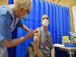 Названа цена китайской COVID-вакцины для украинцев