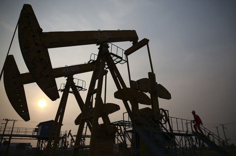 Нефть дорожает в ожидании встречи министров ОПЕК+, Brent превысила $52,8 за баррель