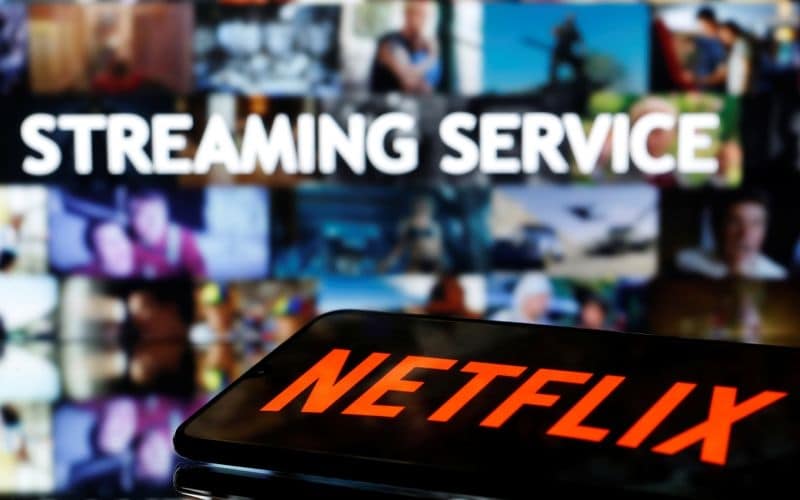 Netflix ожидает прекращения активных заимствований, акции подскочили От Reuters