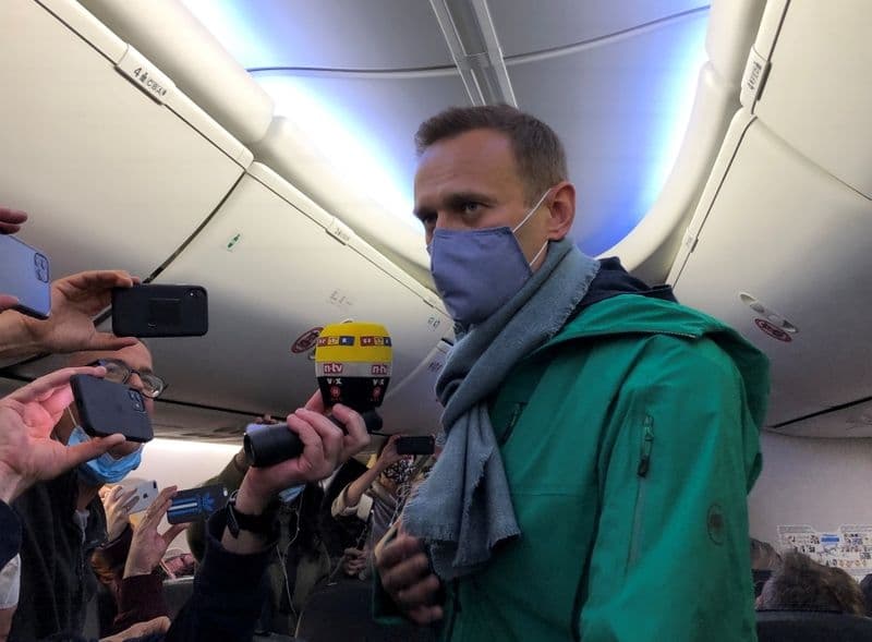 Суд отправил Навального в СИЗО на 30 суток, соратники готовят протест От Reuters