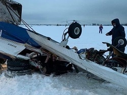 Три человека погибли при падении легкомоторного самолета в Ленобласти