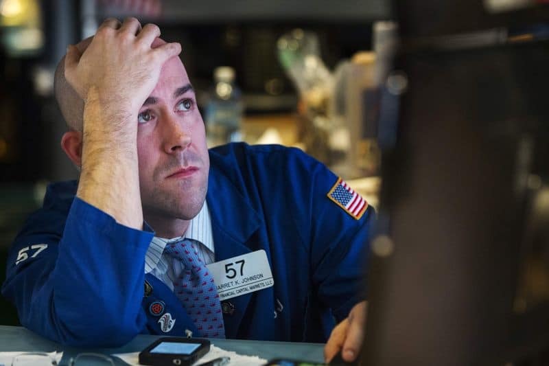 Уолл-стрит падает под натиском «робингудеров» От Investing.com