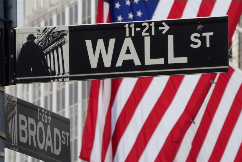 Уолл-стрит снижается на опасениях по поводу вируса От Investing.com