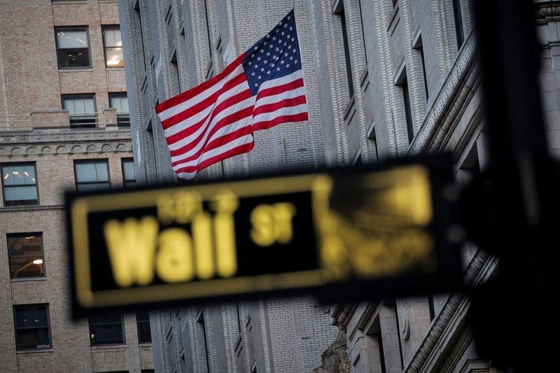 US STOCKS-Фьючерсы снижаются, в фокусе - корпоративная отчетность От Reuters