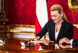 В Австрии министр ушел в отставку из-за обвинений в плагиате при написании диссертации