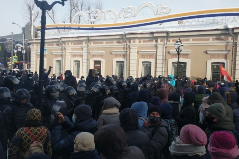 В Иркутске и Новосибирске силовики разгоняют немногочисленных протестующих