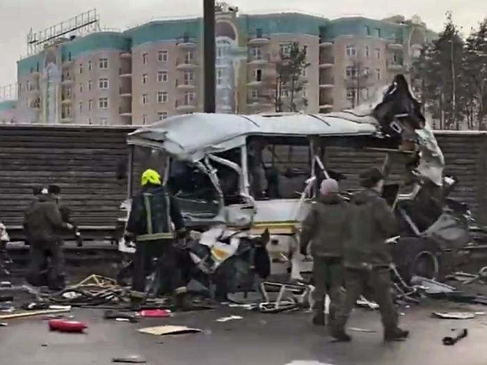 Выросло число пострадавших в страшной аварии с военными автобусами