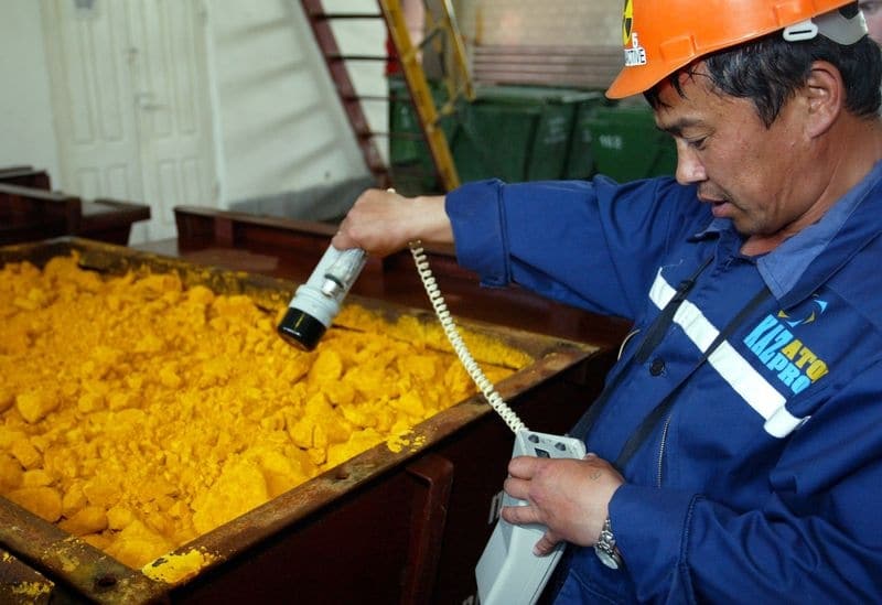 Казатомпром снизил добычу урана на 15% в 20г От Reuters