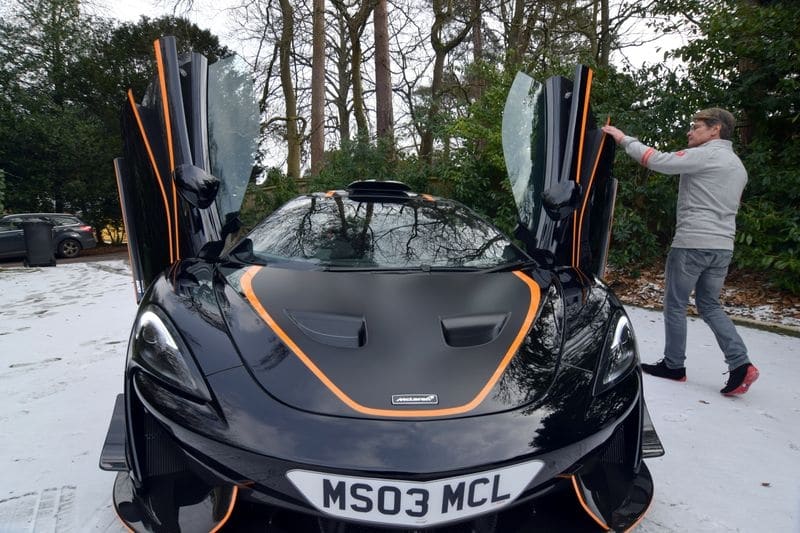 McLaren готовится к выпуску электрического суперкара От Reuters