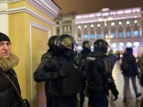 "Митингует полиция": петербуржцев возмутило перекрытие города