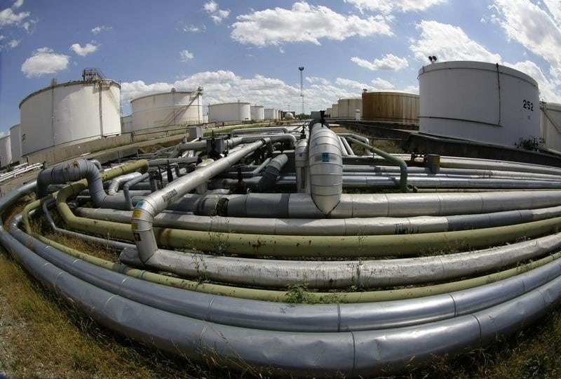 Нефть растет на неопределенности по поводу восстановления добычи в Техасе От IFX