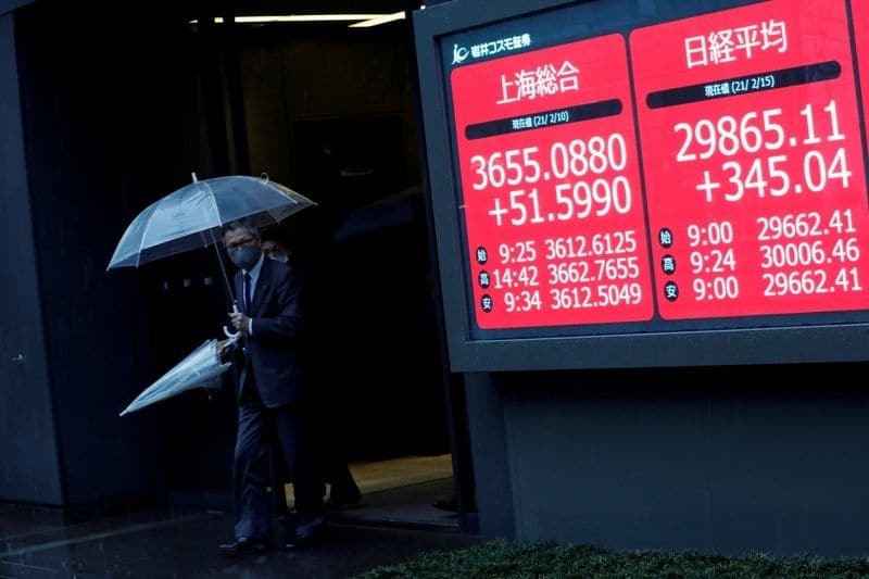 Nikkei закрылся выше отметки 30.000 благодаря надеждам на восстановление От Reuters