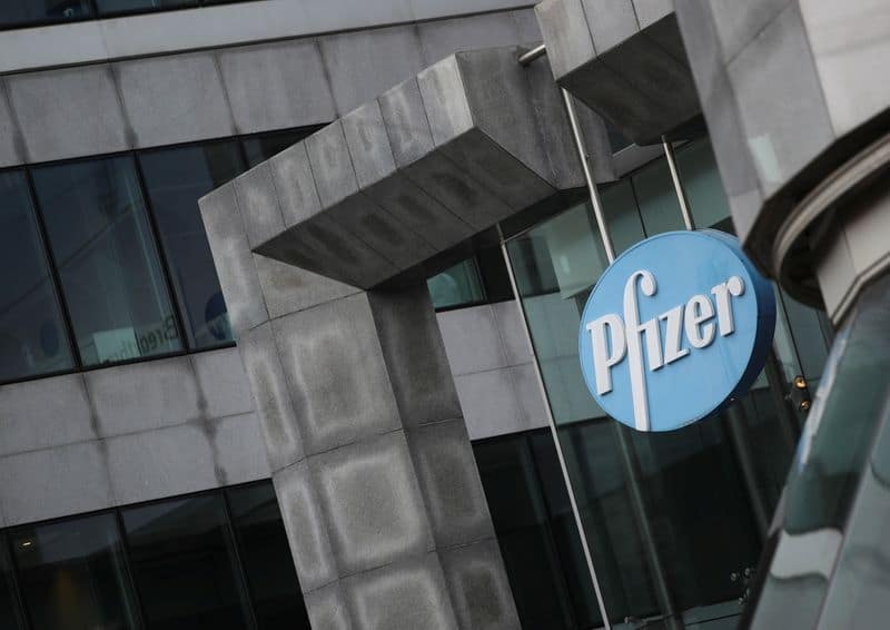 Pfizer ожидает продаж вакцины от коронавируса на уровне $15 млрд в 2021г От Reuters