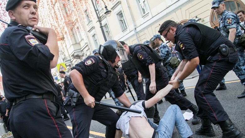 «Просто не избивать - и все...» Российская полиция не соблюдает закон о самой себе
