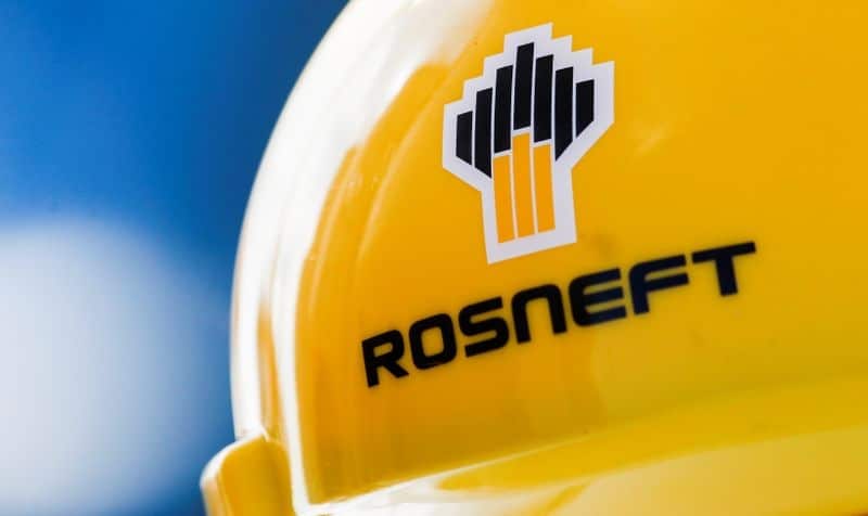 Роснефть сократила нефтедобычу на 11% в 20г, выполняя обязательства перед ОПЕК+ От Reuters