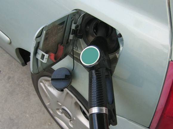 Рост цен на бензин зафиксирован почти в 70 российских регионах