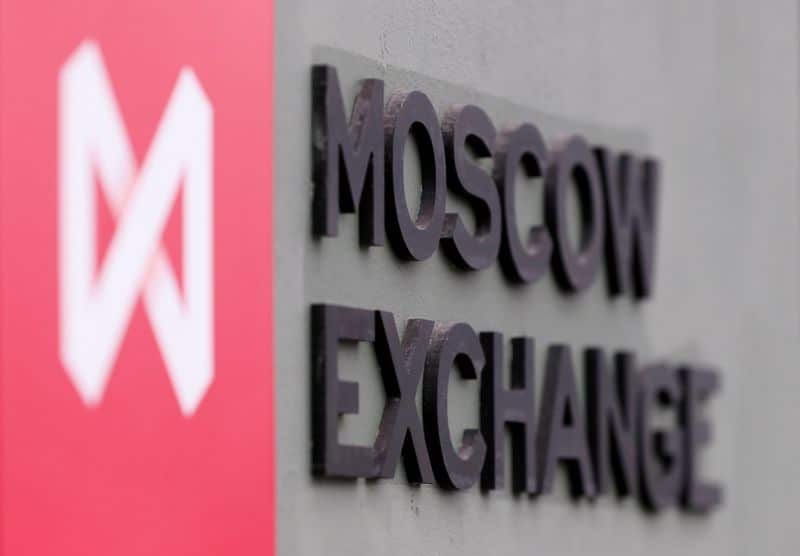 Рынок акций РФ подрос на фоне новых рекордов нефти, окрепшего рубля От Reuters