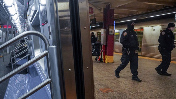 Серия нападений в метро Нью-Йорка: два человека убиты, четверо пострадали