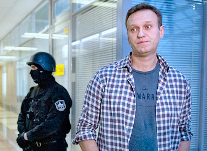 Суд признал законной замену условного срока Навального на реальный