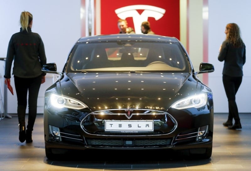 Tesla отзовет 12 300 автомобилей Model X по всему миру От Investing.com