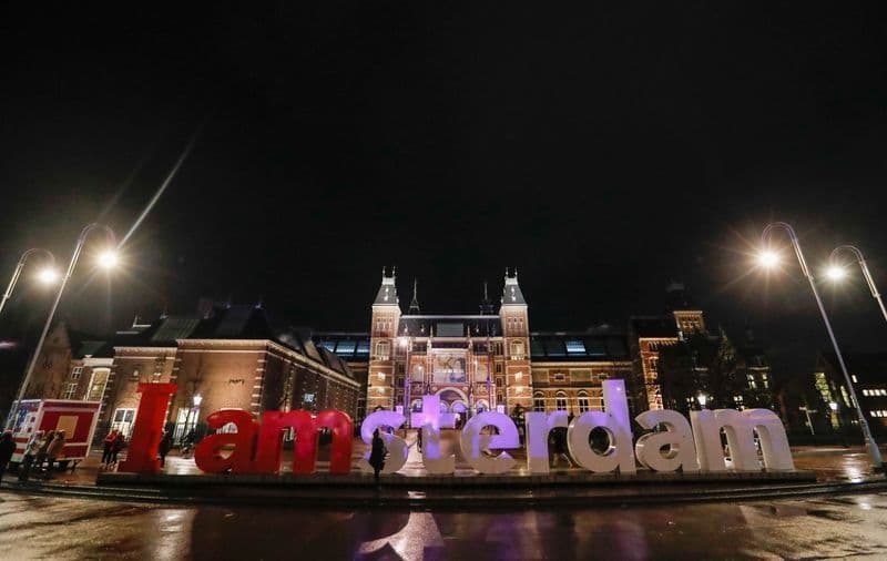 В ФОКУСЕ-Амстердам обходит конкурентов как биржевой центр после Brexit От Reuters