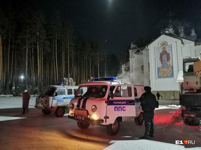 В Среднеуральский монастырь посреди ночи вломился ОМОН под громкий звон колоколов.