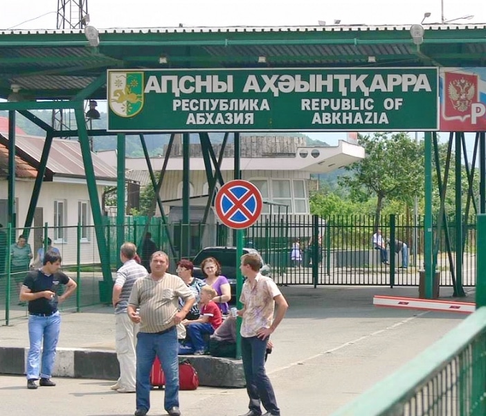 Власти Абхазии предложили России открыть через республику ж/д сообщение с Арменией