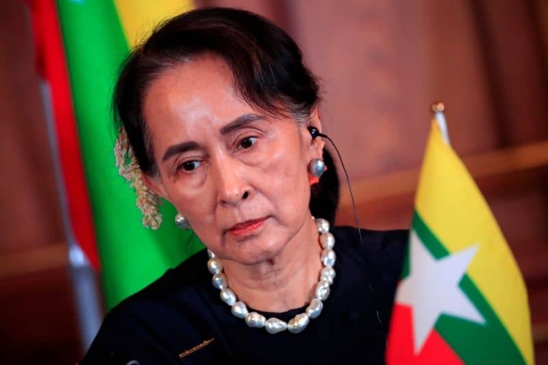 Военные захватили власть в Мьянме, задержали лидера страны От Reuters