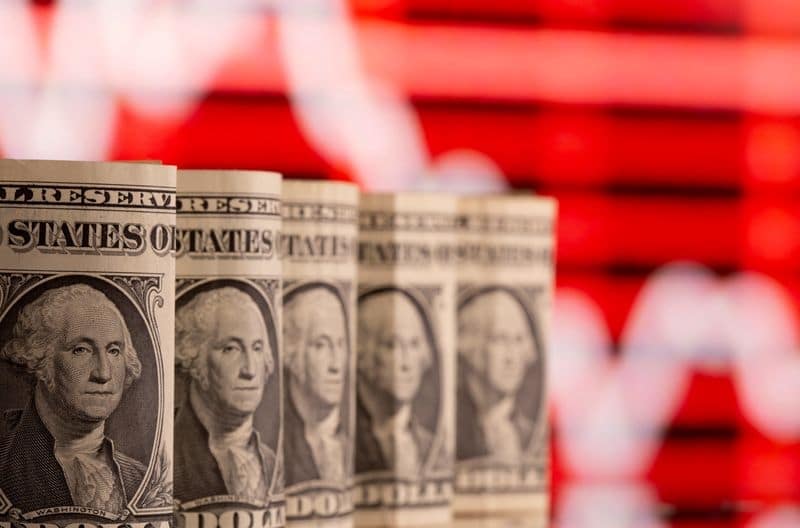 АНАЛИЗ-Подъем доллара может помешать восстановлению после пандемии От Reuters