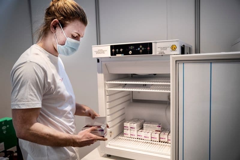 ЭКСКЛЮЗИВ-США сообщили ЕС, что не будут поставлять блоку вакцины AstraZeneca в ближайшем будущем -- источники От Reuters