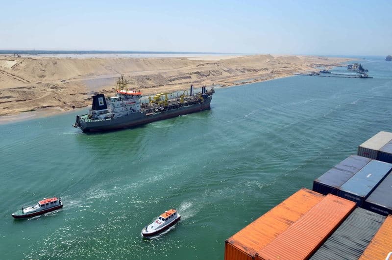 Эксперты: закрытие Суэцкого канала подрывает всю мировую торговлю От Investing.com