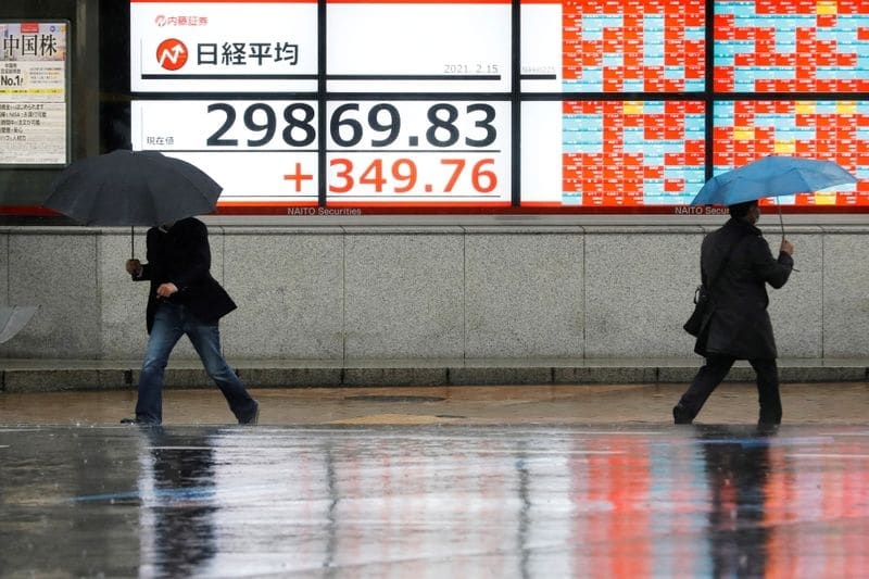 Японские акции закрылись без изменений в ожидании заседаний ФРС и ЦБ Японии От Reuters