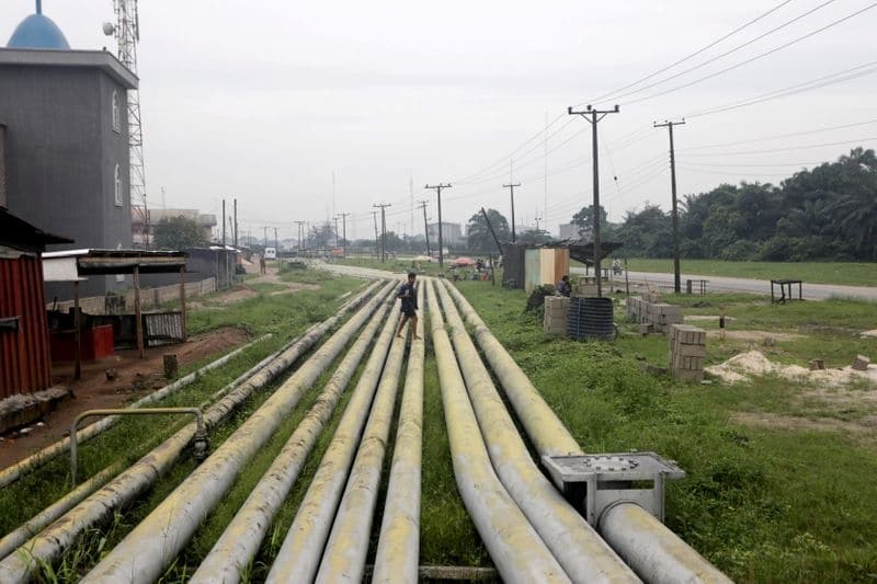 Нефть дешевеет после возобновления сообщения по Суэцкому каналу, в фокусе - заседание ОПЕК+ От Reuters
