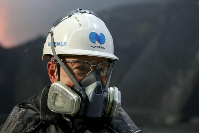 Норникель рассмотрит сроки возобновления работы рудников Октябрьский и Таймырский после 16 мар От Reuters