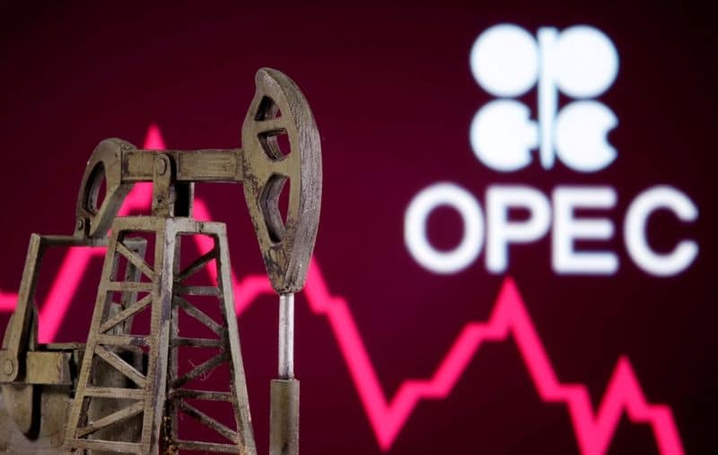 ОПЕК+ рассматривает возможность сохранения объемов добычи нефти в апреле -- источники От Reuters