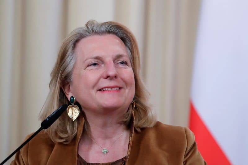 РФ выдвинула экс-главу МИД Австрии в СД Роснефти в качестве независимого директора От Reuters