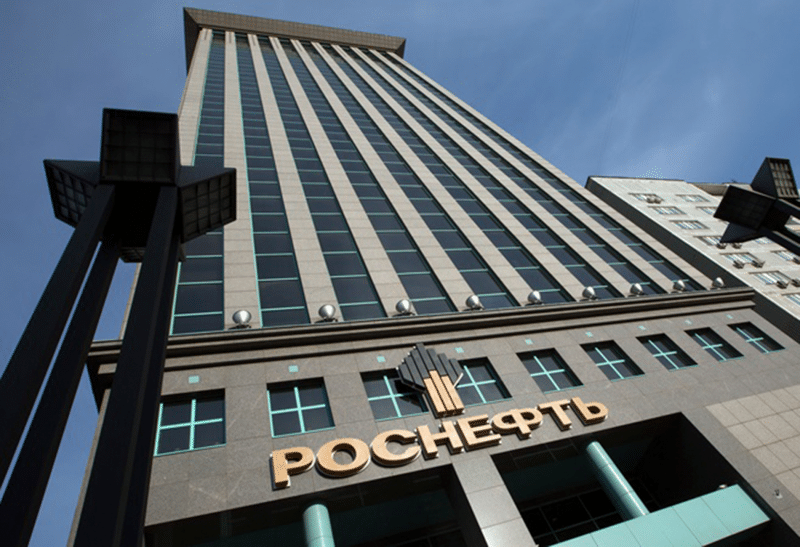 «Роснефть» подала в суд на «Дождь», «Эхо Москвы» и Bloomberg