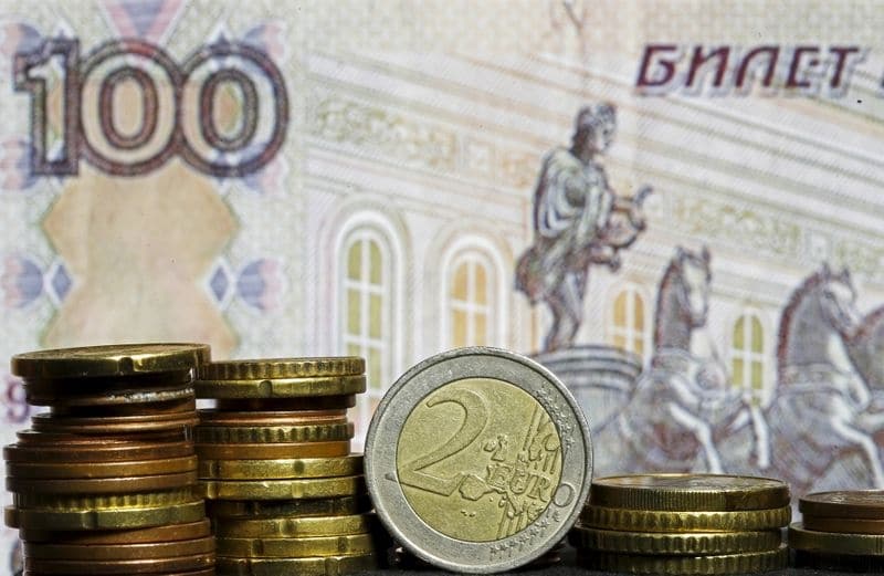 Рубль и ОФЗ сорвались с цепи из-за внешнего негатива и санкционных рисков От Reuters