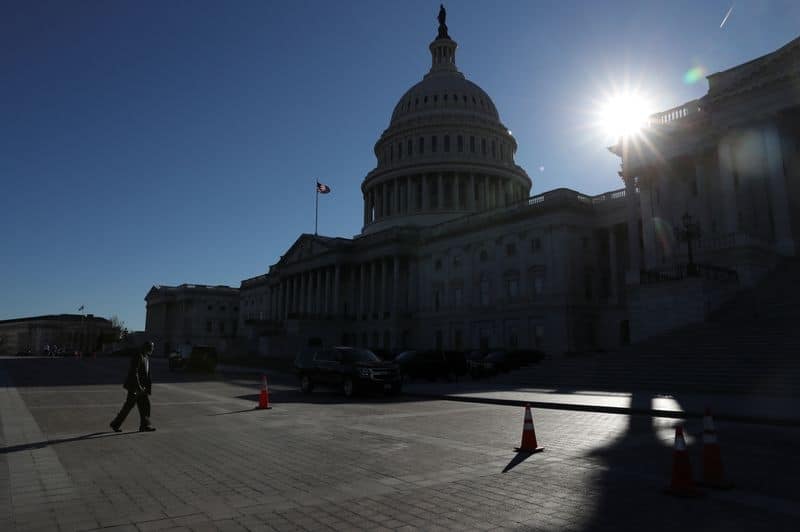 Сенаторы-демократы отложили начало дебатов о стимулах на $1,9 трлн От Reuters