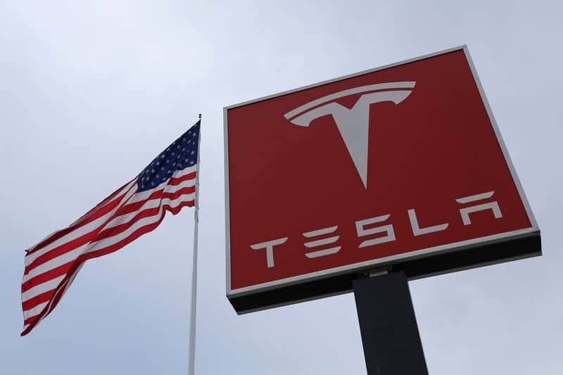 Шортселлеры Tesla потеряли более $40 млрд в 2020-м От Investing.com