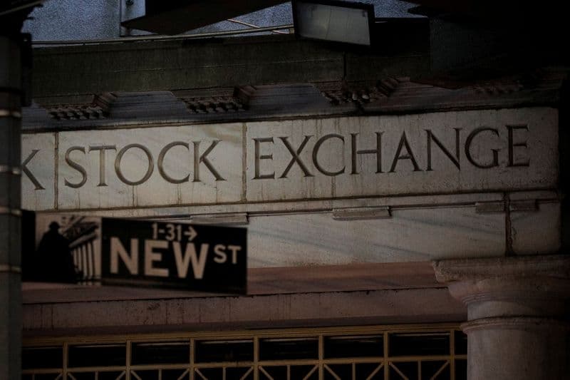 S&P 500 снижается, внимание инвесторов направлено на ФРС От Reuters