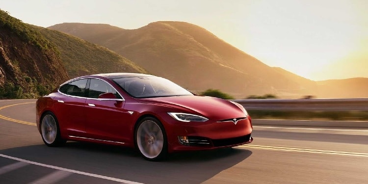 Стоит ли сейчас покупать акции Tesla?