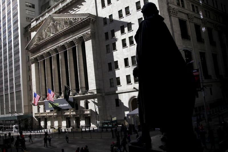 Уолл-стрит растет благодаря снижению доходности бондов От Investing.com