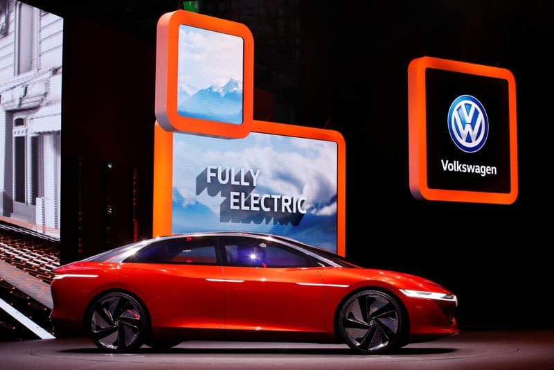 Volkswagen и BMW хотят потеснить Tesla От Investing.com