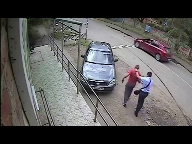 Житель Кубани сделал полицейским замечание о неправильной парковке. За это его избили